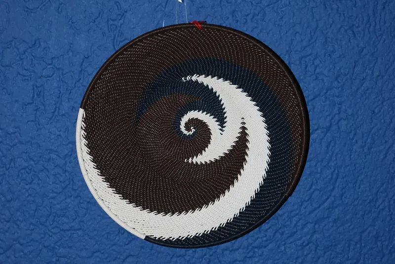 Corbeille spirale sur fond bleu