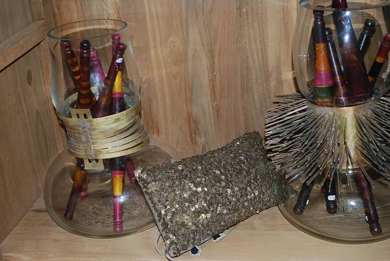 Vases en verre et pinceaux