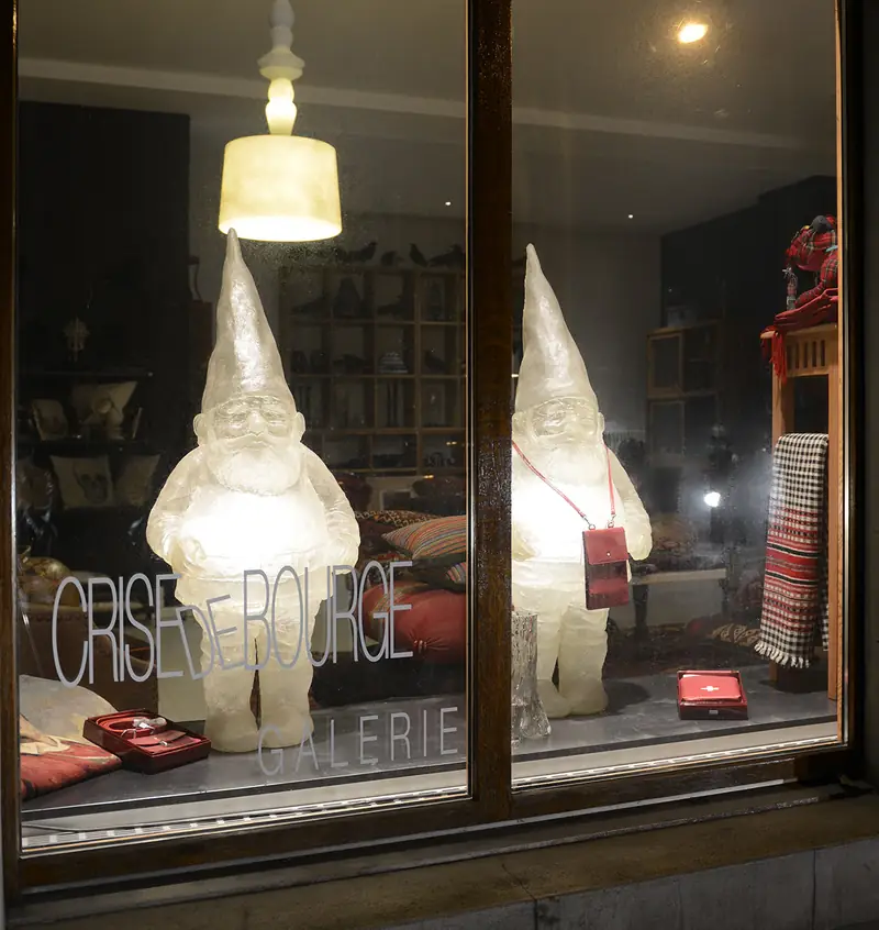 Vitrine de nuit, nains lumineux